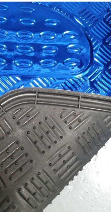XtremeAuto® Universal Fit 4 Piece Heavy Duty Blue Chrome Look Checker Plate Car Mats