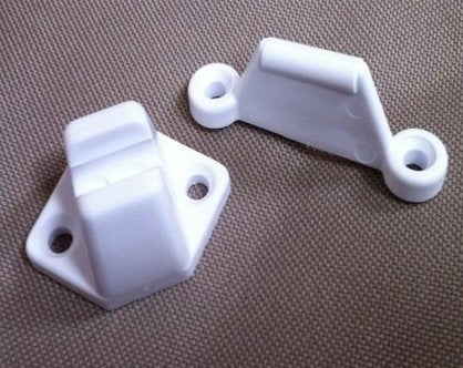 CARAVAN MOTORHOME VENETA DOOR RETAINER IN WHITE 2 PART. PT NO 37803